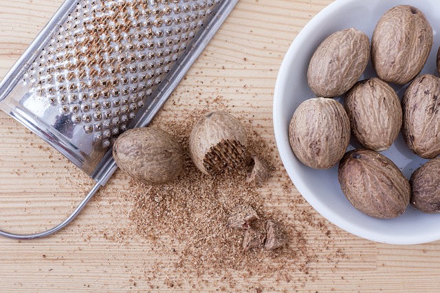 Nutmeg and nutmeg powder