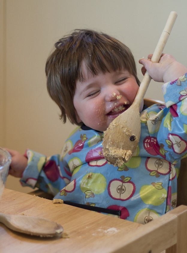 Baby led weaning mistakes: avoiding mess